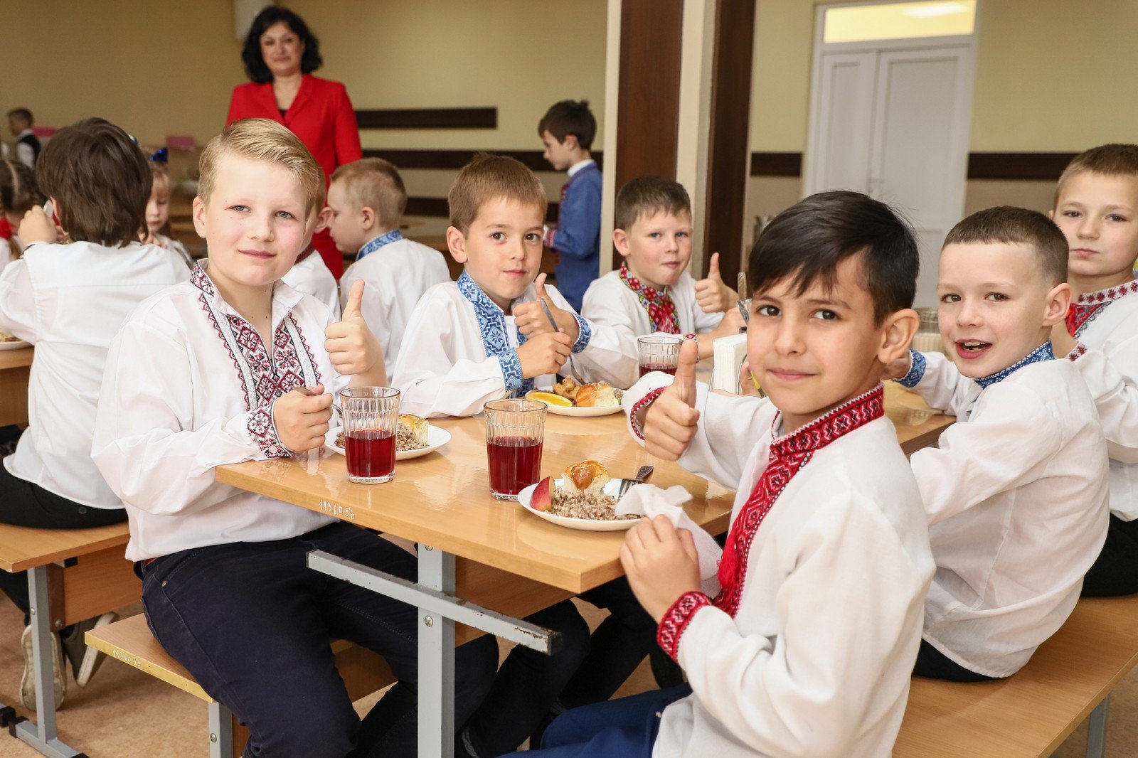 Без колбасы и “кока-колы”: Минздрав обновляет нормы питания в школах и детских садах