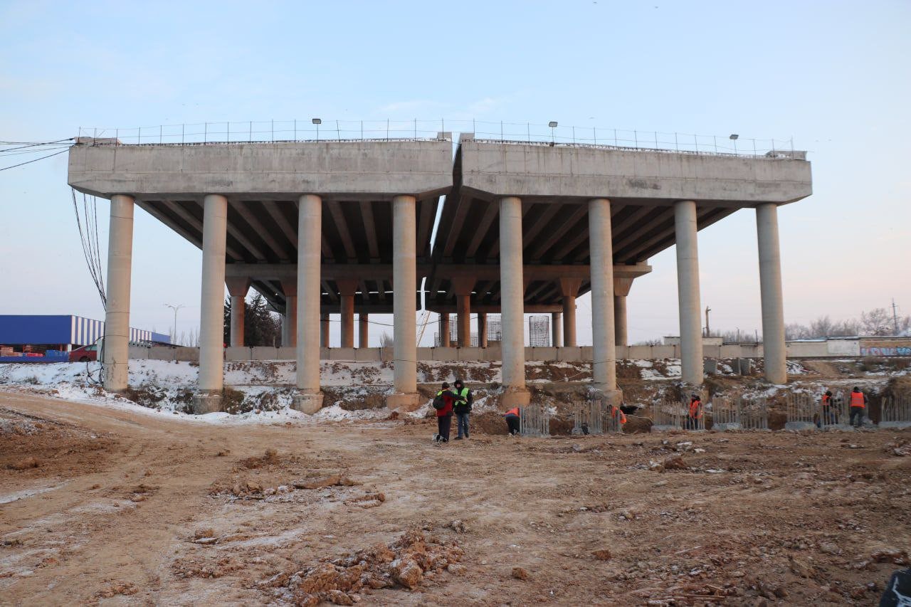 “Идем по графику!”: строительство мостоперехода “ХБК-Таврический” продолжается даже несмотря на погодные условия