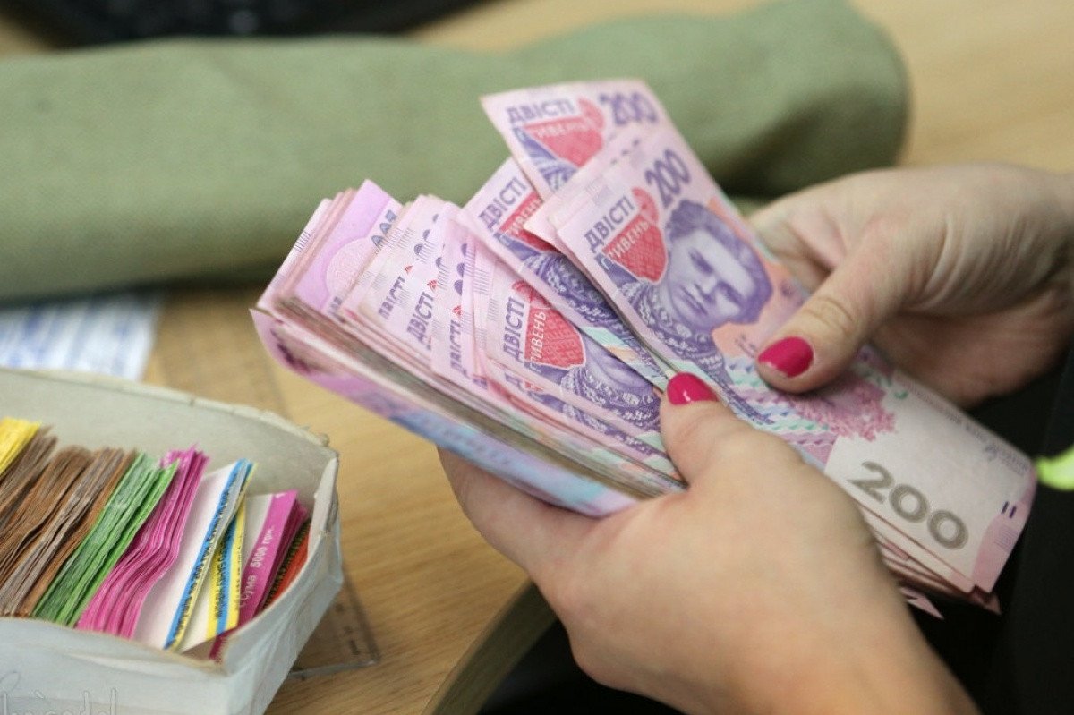 Минимальная зарплата в Украине выросла до 6 тысяч гривен