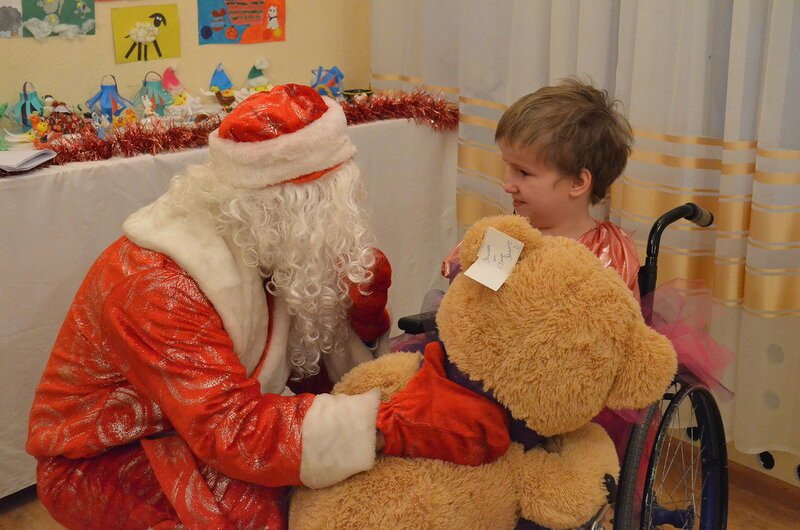На Херсонщине Дед Мороз поздравил с новогодними праздниками воспитанников центра реабилитации детей с инвалидностью