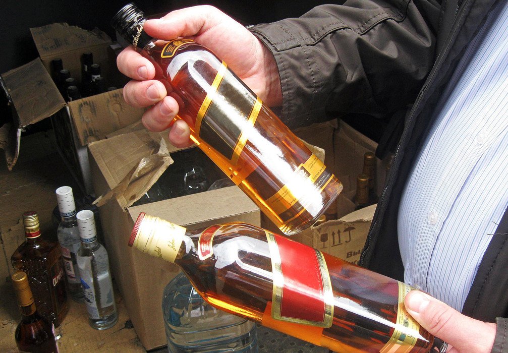 На Херсонщине разоблачили подпольный цех по изготовлению алкогольных напитков: изъято 4170 литров водки и коньяка стоимостью около 2 млн грн