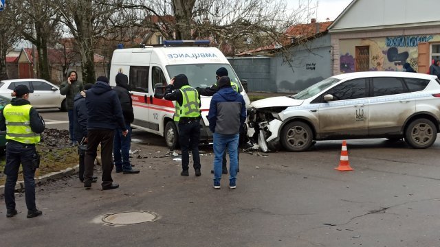 На "проклятом" херсонском перекрестке в ДТП попал автомобиль скорой помощи