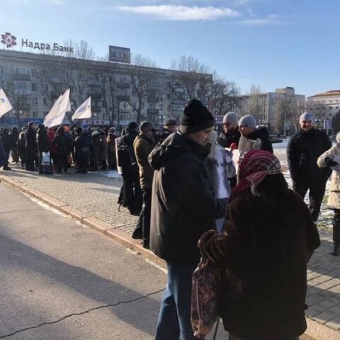 Среди пенсионеров в Херсоне на “тарифном майдане” произошла драка