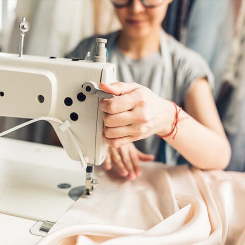 В Херсоне открыли современный центр для обучения швейному мастерству