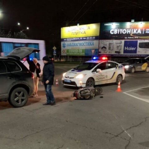В Херсоне в ДТП тяжело травмировался 33-летний водитель мопеда