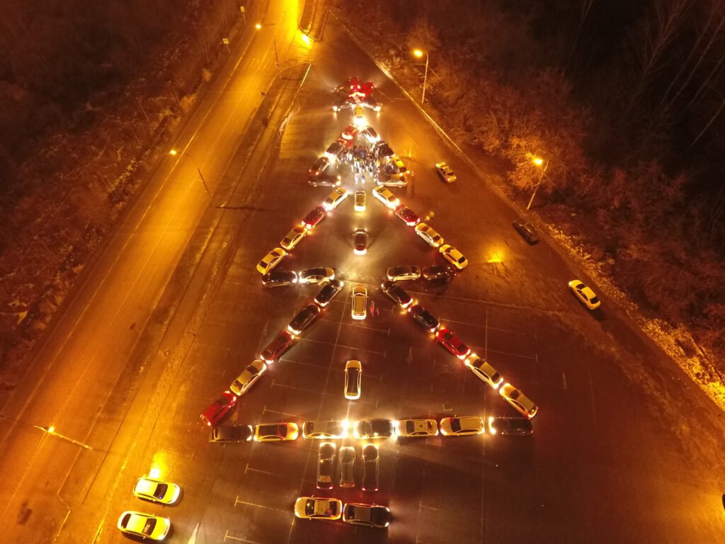 В Херсонской области прошел ёлочный флешмоб с участием автомобилистов