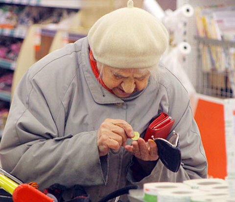 В одном из херсонских супермаркетов ограбили пенсионерку