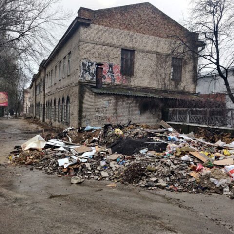 В центре Херсона ликвидировали огромную мусорную свалку