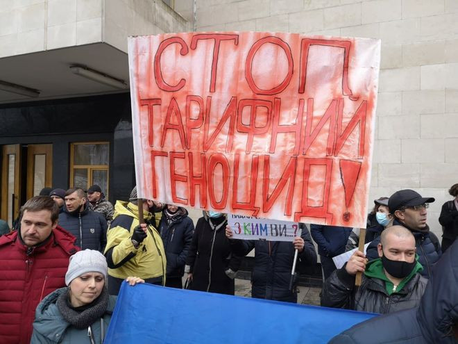 Жители Новой Каховки вышли на “тарифный майдан”: люди требовали снизить тарифы на газ и электричество
