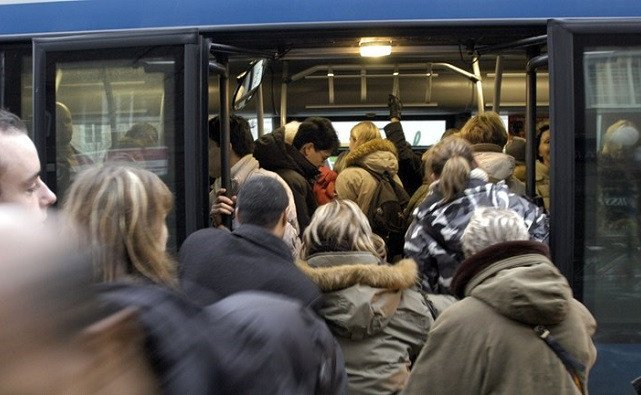7 автобусов на маршруте: как жители Зеленовки добираются до Херсона
