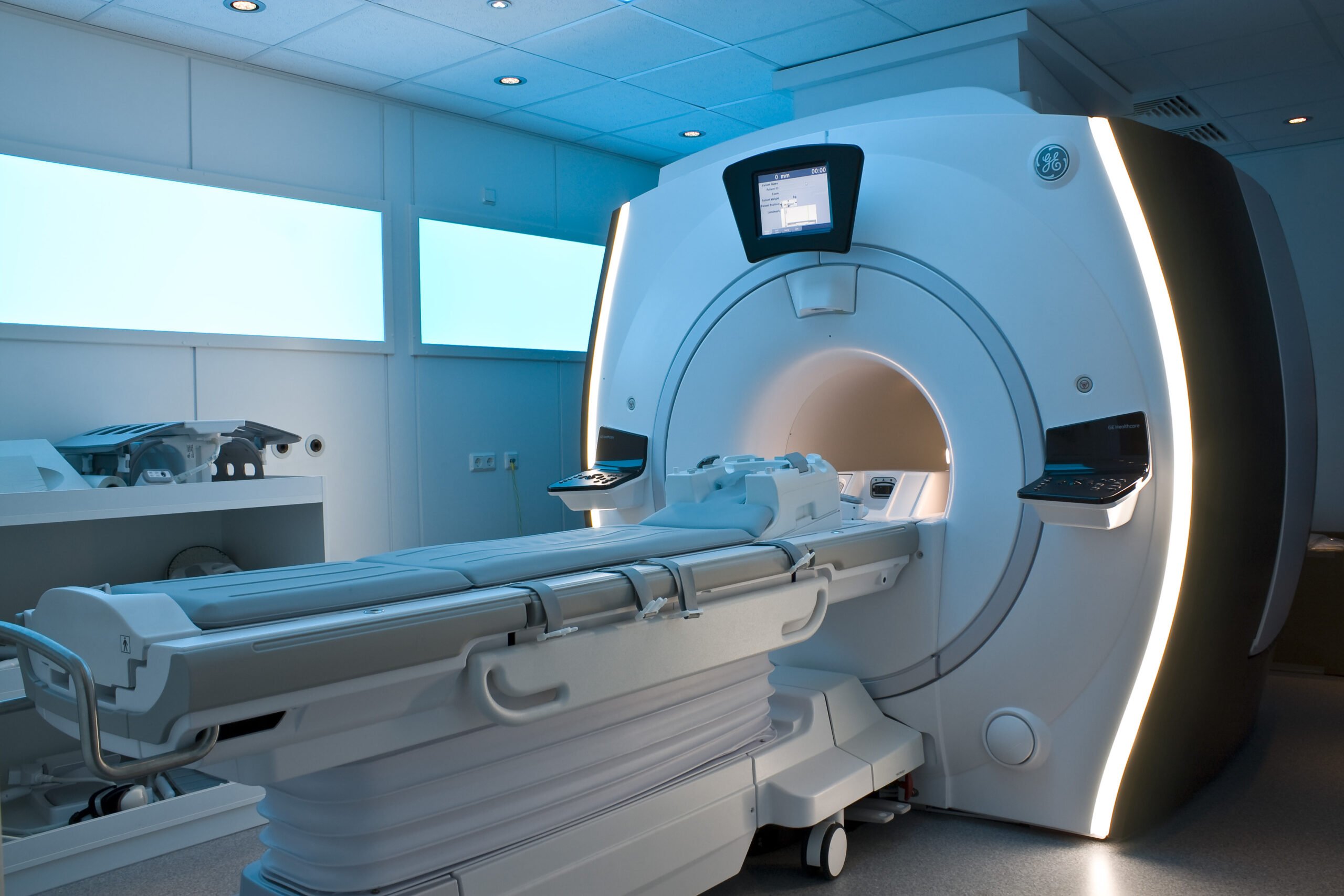 Больница Новой Каховки получила новый компьютерный томограф