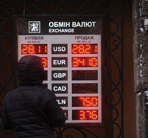 Чего ждать от доллара до весны: курс будет зависеть от аграриев