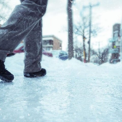 Дорога — сплошной каток: в Херсоне и Николаеве количество обращений в травмпункт увеличилось в 1