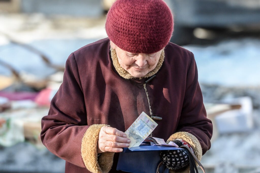 Каждый четвертый украинский пенсионер работает