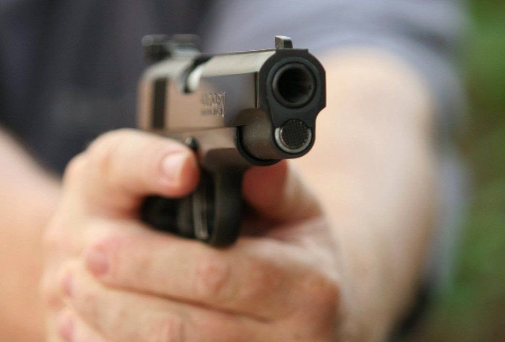 Херсонец выстрелом из пистолета тяжело ранил 19-летнего товарища