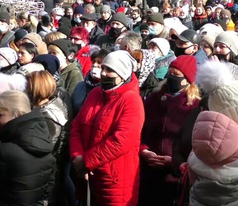 Херсонские дачники вышли на митинг: люди недовольны новым причалом в Гидропарке