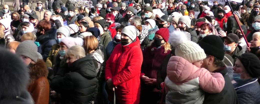 Херсонские дачники вышли на митинг: люди недовольны новым причалом в Гидропарке