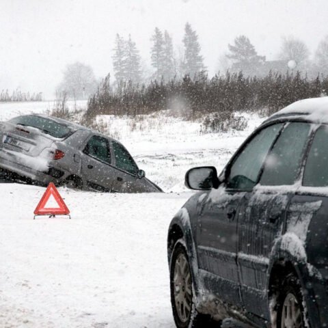 Херсонским водителям советуют воздержаться от поездок из-за погодных условий