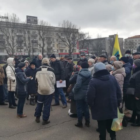 Херсонцы не сдаются: люди вышли на очередной митинг против тарифов на коммунальные услуги