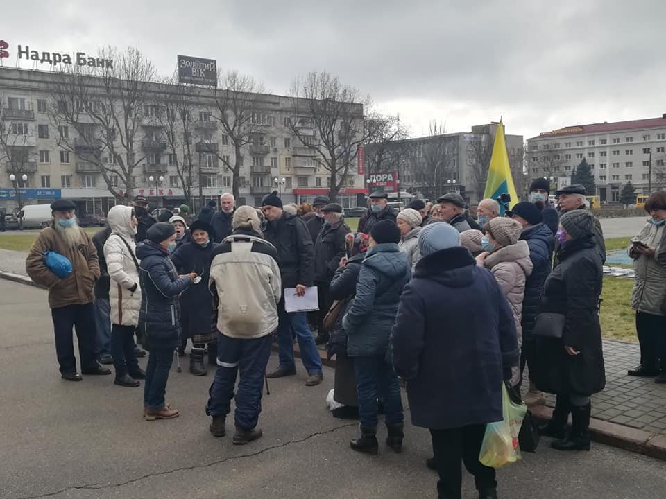 Херсонцы не сдаются: люди вышли на очередной митинг против тарифов на коммунальные услуги