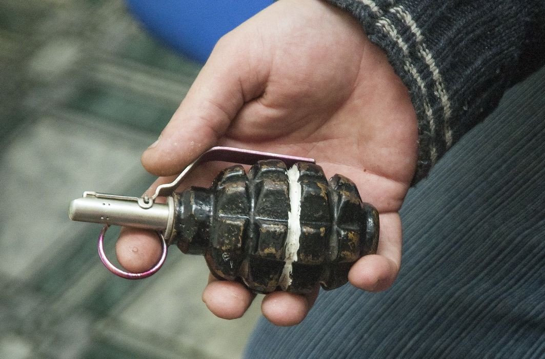 Предупредили преступление: в Херсоне полицейские изъяли гранаты у ранее судимых мужчин