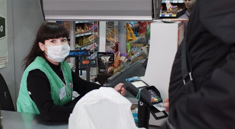 Продавщицу из Херсонской области пять раз пытались штрафовать за покупателей без масок
