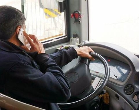 Рулон талонов и разговор по телефону: на херсонского маршрутчика подали жалобу