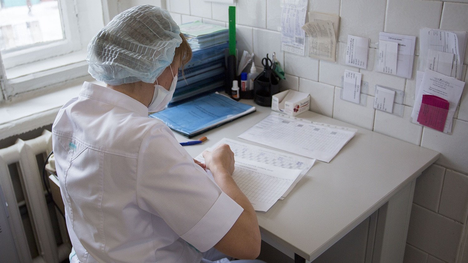 Украинским медикам обещают временную надбавку: кому и сколько заплатят