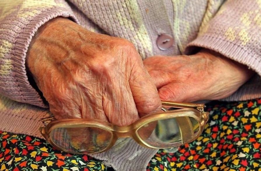 В Херсоне 91-летняя женщина стала жертвой экономического насилия со стороны родного сына