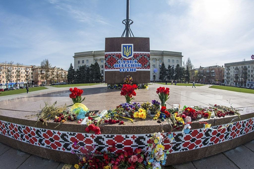 В Херсоне решают судьбу мемориала “Аллея Героев независимой Украины” и памятника “Небесной сотне”