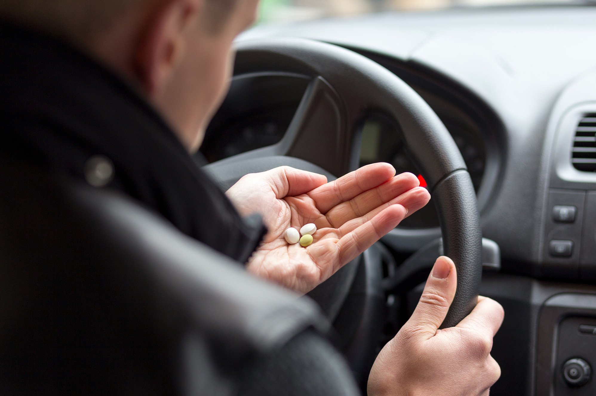 В Херсоне водитель в состоянии наркотического опьянения пытался дать взятку патрульным