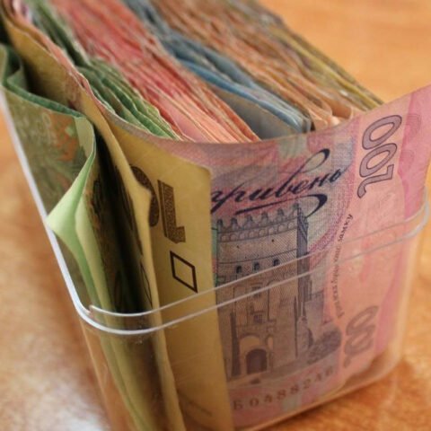 Житель Каховки украл коробку с деньгами