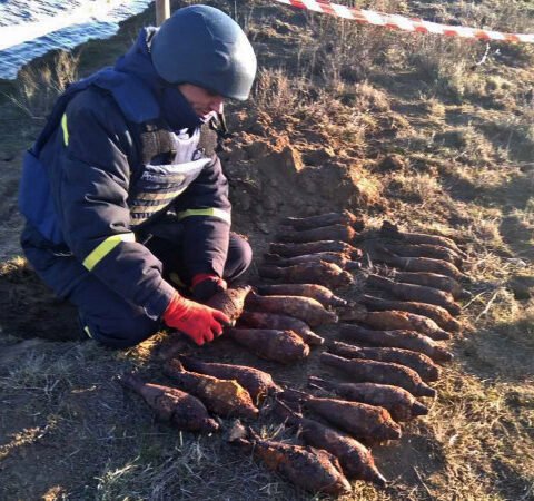 На Херсонщине на дне и на берегу водоема нашли 27 минометных мин времен Второй мировой