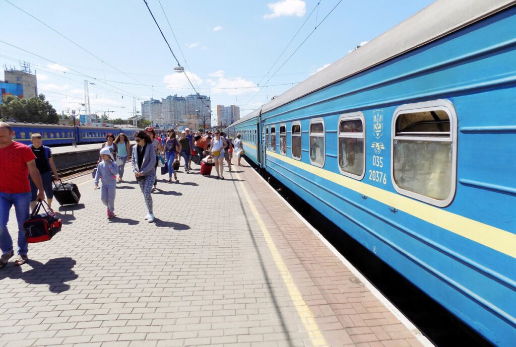 На летний период в Херсонскую области запустят дополнительные поезда