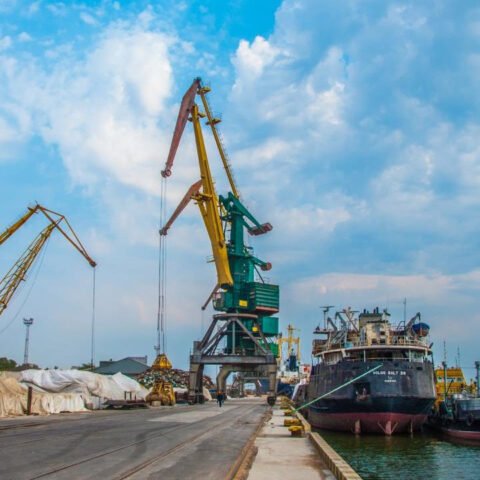 ОАСК рассматривает дело о запрете использования якорных стоянок в Херсонском морском порту