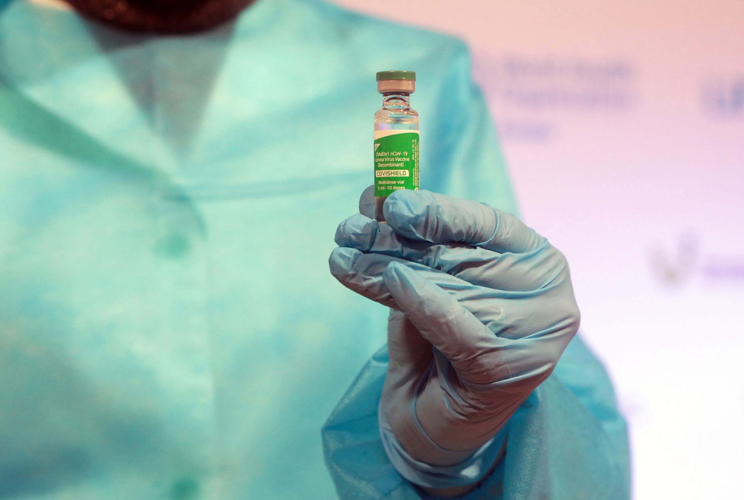 Почти 300 общественных деятелей вакцинировались от COVID-19 на Херсонщине