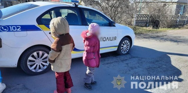 Полицейские Херсонщины забрали двух голодных девочек из семьи алкоголиков
