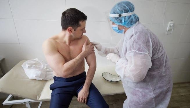 Президент Украины Владимир Зеленский вакцинировался против коронавируса
