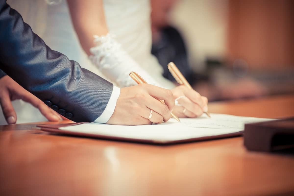 Украинцам решили упростить процедуру регистрации брака: что изменится