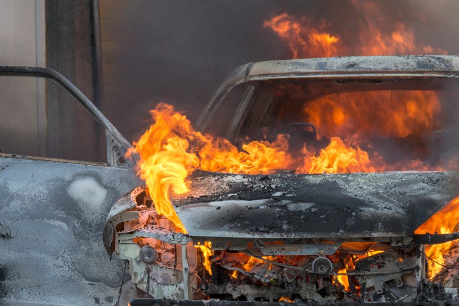 В Херсоне сожгли автомобиль известного бизнесмена