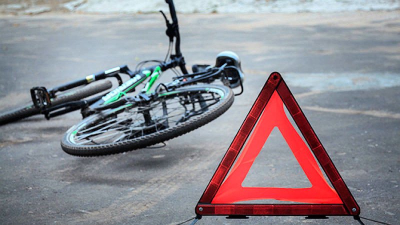 В Новой Каховке автомобиль сбил 81-летнего велосипедиста и скрылся с места происшествия