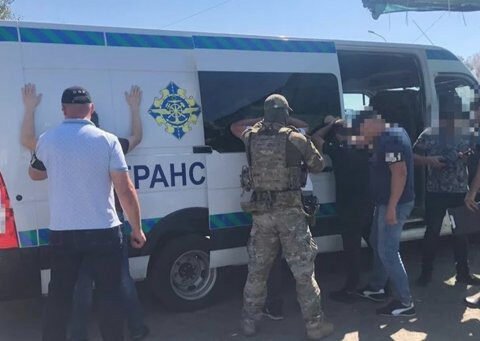 Взятка за пропуск габаритного транспорта — на Херсонщине будут судить организованную группу