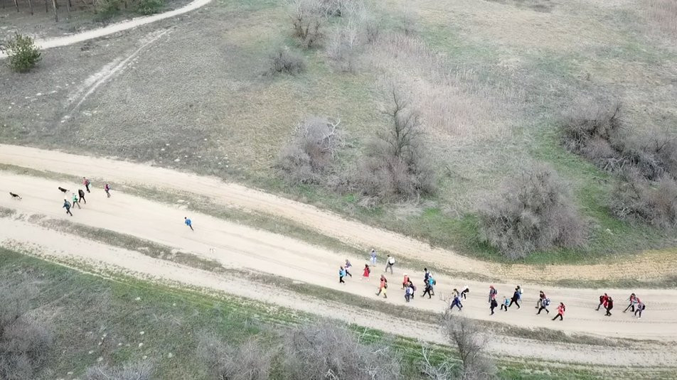42 километра по Олешковским пескам: на Херсонщине состоялся краеведческий марафон
