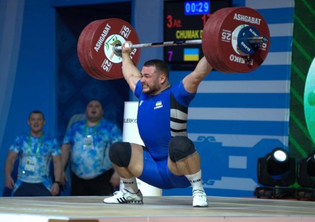 Херсонец выиграл сразу две золотые медали на чемпионате Европы по тяжелой атлетике в Москве