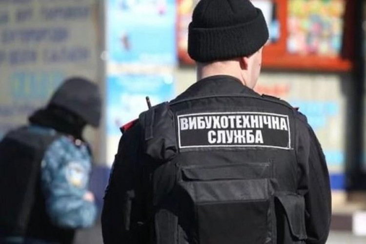 На Херсонщине полицейские за 30 минут установили личность телефонного “минера” железнодорожной станции