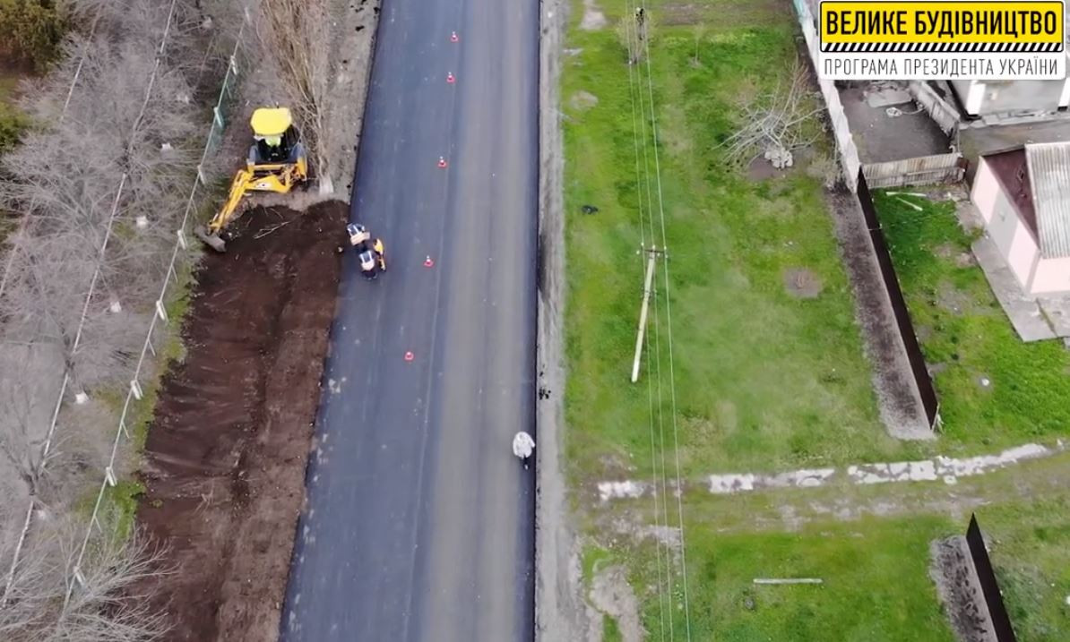 На Херсонщине проводят ремонт автомобильной дороги Миролюбовка – Петропавловка