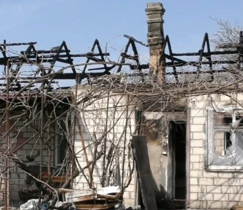 На Херсонщине целая семья месяц без дома: жизнь после пожара