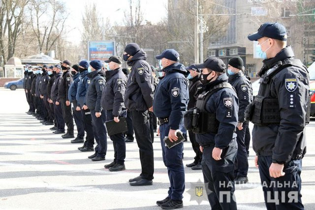 Ослабление карантина: полиция Херсонщины призывает граждан соблюдать рекомендации Минздрава