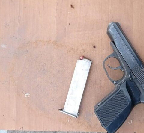 Полицейские изъяли у жителя Голой Пристани пистолет с патронами