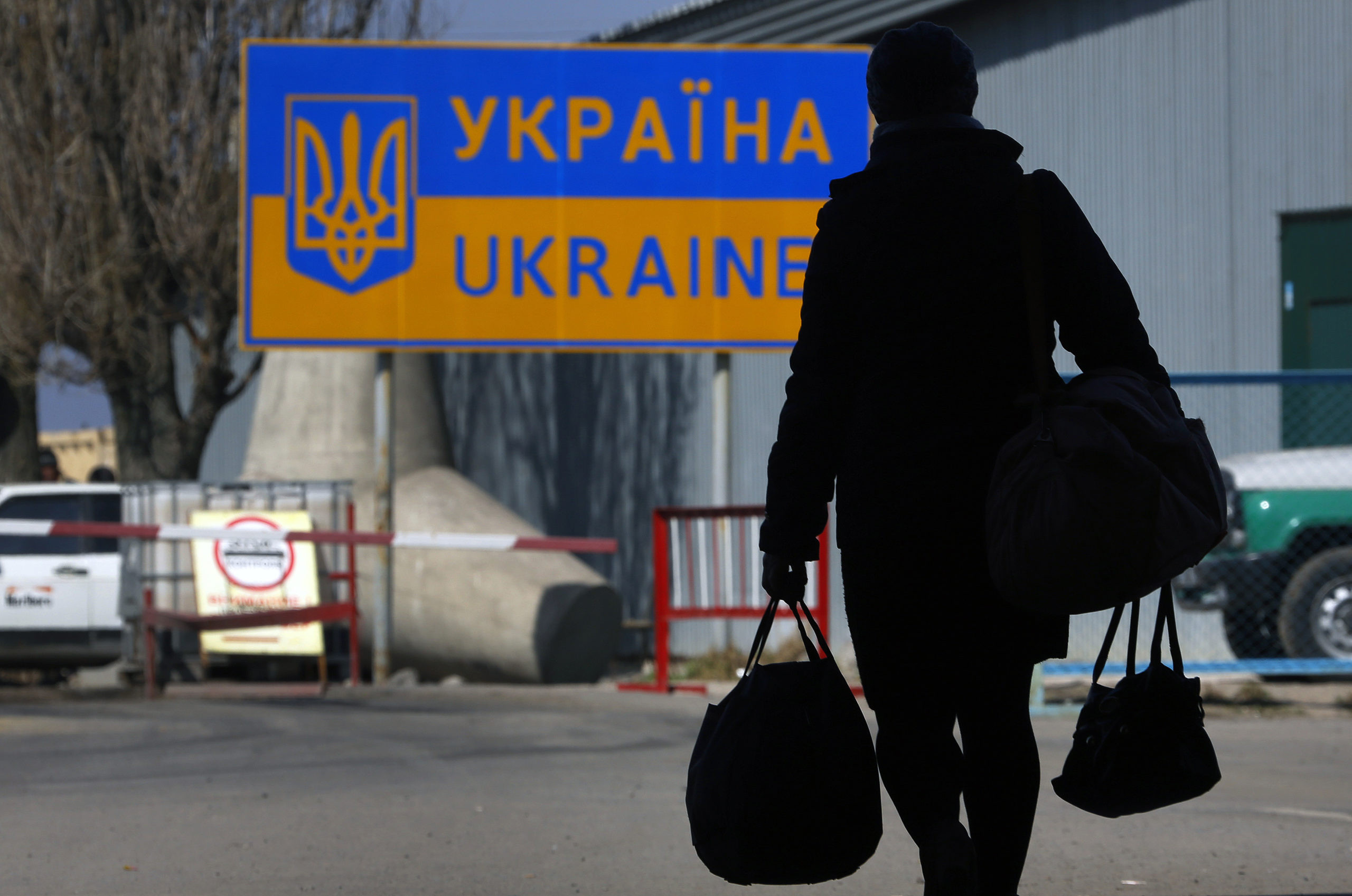Половина заробитчан из Украины работает нелегально: откуда депортируют и как накажут